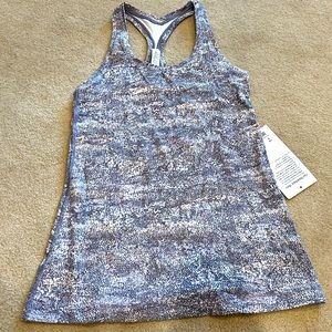 Lululemon Cool Racerback Nulu, size 6